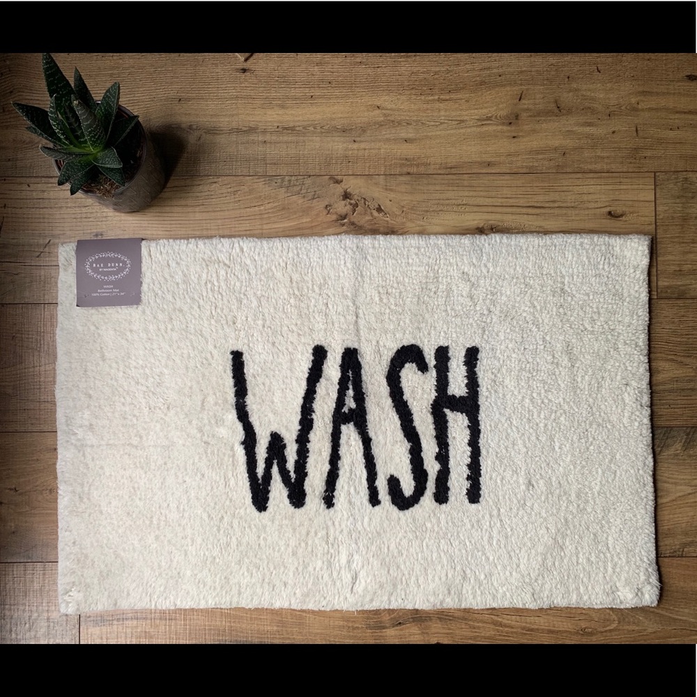 Rae Dunn bath mat